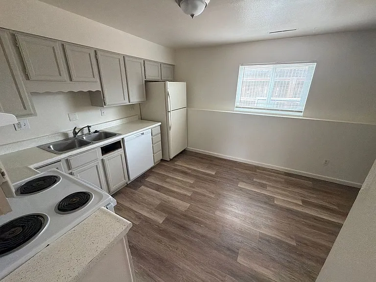 4457 E Pikes Peak Ave #4457 — Photo 2