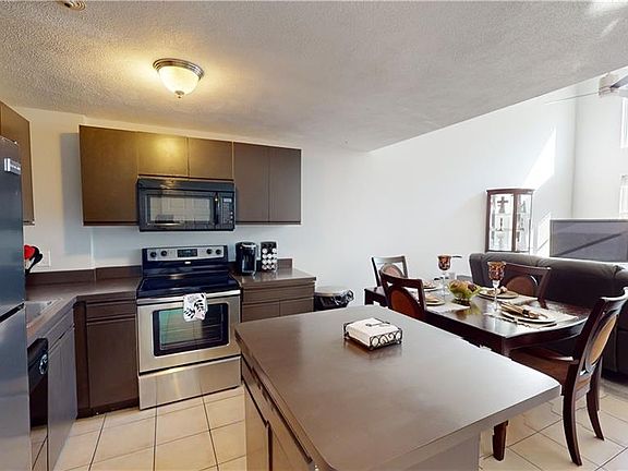 4th image of 201 Woodlawn Ave APT 302