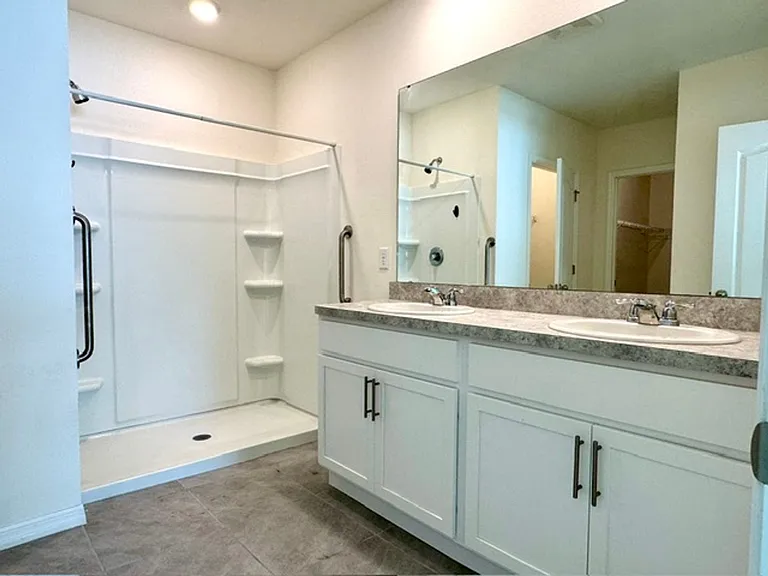 709 Versailles Ln — Photo 8