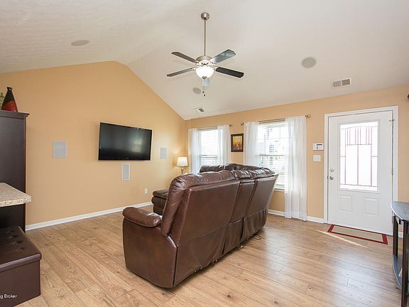 3rd image of 280 Crossfield Dr