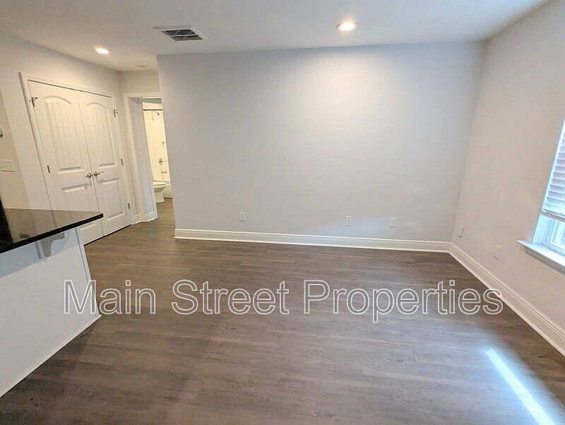 1st image of 313 N Navy Blvd #2C