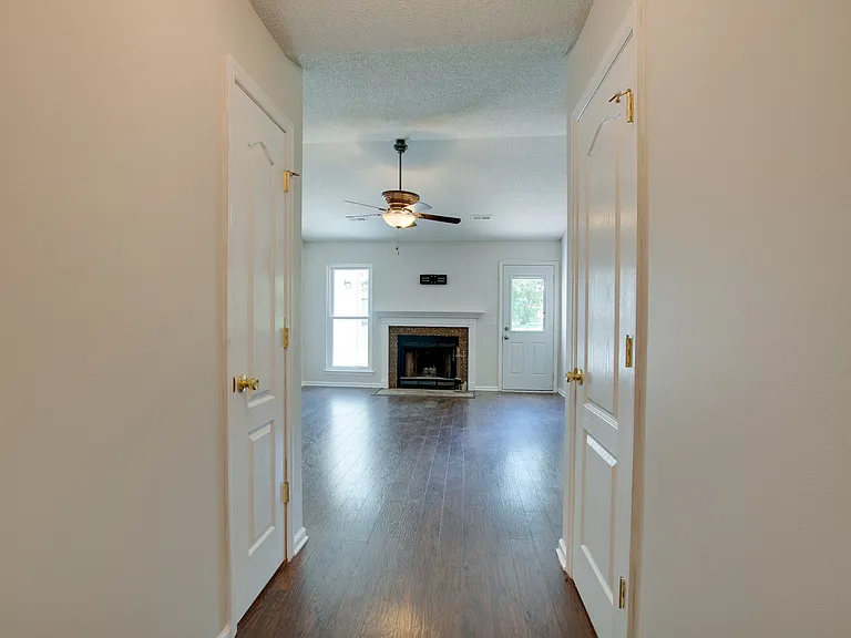 238 Barberry Ln — Photo 2