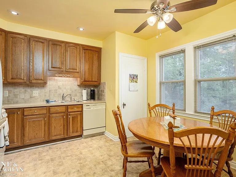 1260 Lakepointe Ave — Photo 10