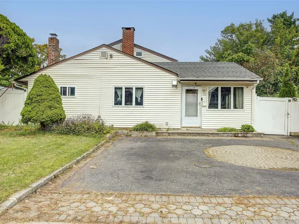 10 Belmont Circle, Syosset, NY 11791