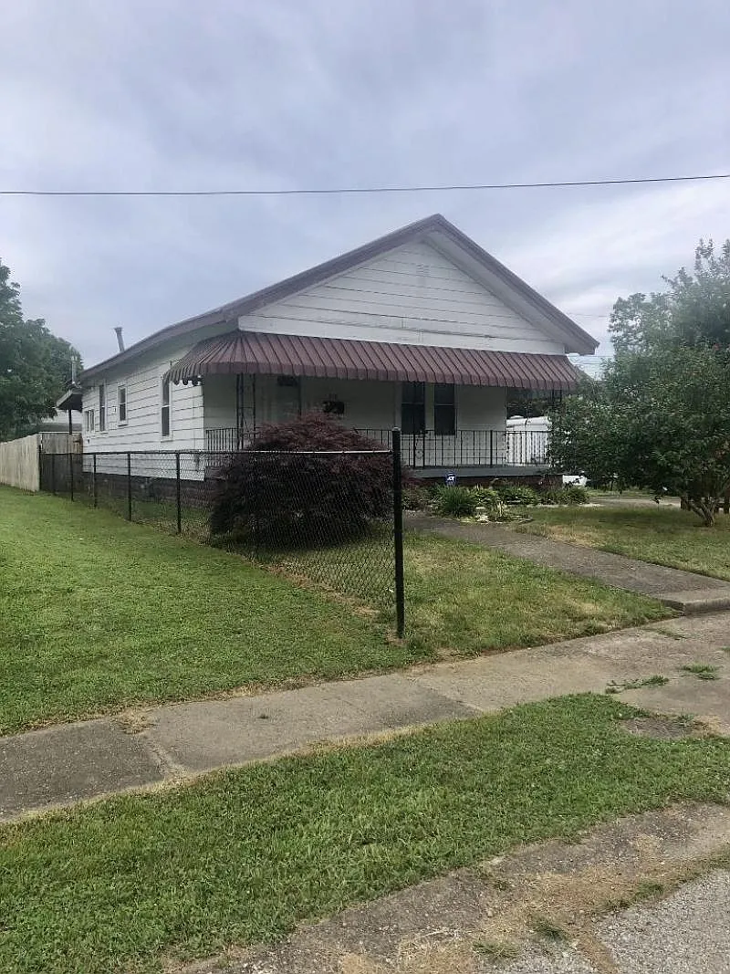 310 Bernard St photo 1