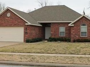2931 N Bluegrass Pl, Fayetteville, AR 72704