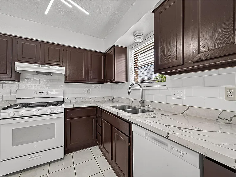 1606 Westfork Dr — Photo 16