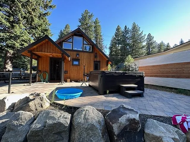 2 bed, 864 sqft, $1,800 — Photo 2