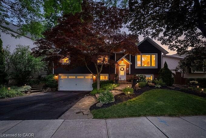 1st image of 4162 Sutherland Cres