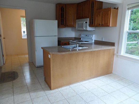 3rd image of 310 San Joaquin Ave