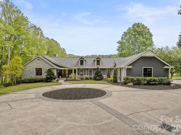 301 Winding Meadows Dr, Flat Rock, NC 28731