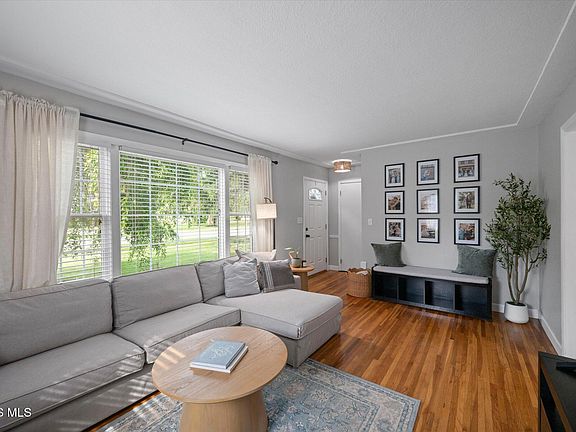 2nd image of 1121 Michigan Ave
