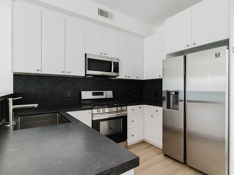 536 E San Jose Ave — Photo 8