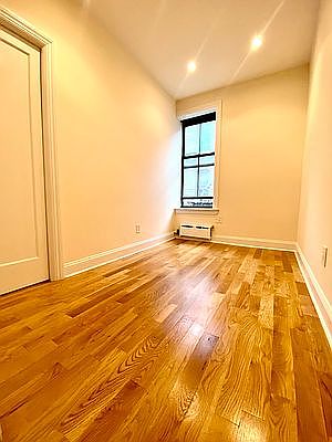 5th image of 519 E 78th St APT 5G