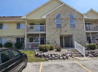 4887 Easy St UNIT 6, Hartland, WI 53029