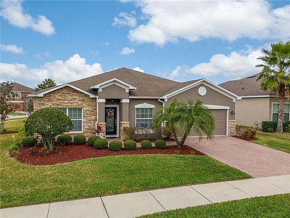 3rd image of 302 Millwood Pl