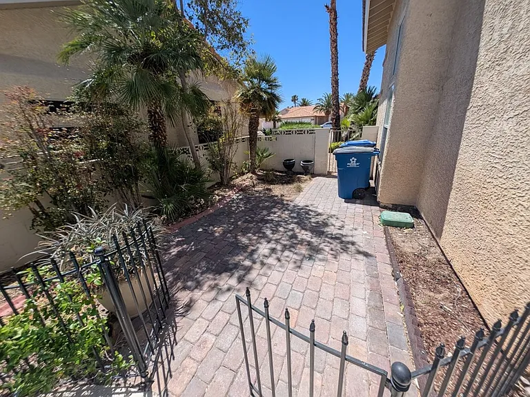 8432 Airmont Ct — Photo 18