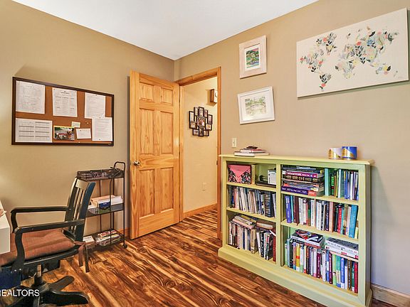 24th image of 426 Allen Dr