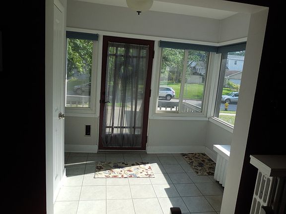 2nd image of 218 E Kenilworth Ave