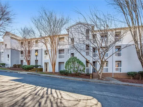 202 Oakwood Ct, Winston Salem, NC 27103