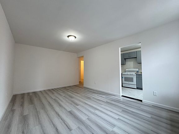 5th image of 36-22 Parsons Blvd #5A