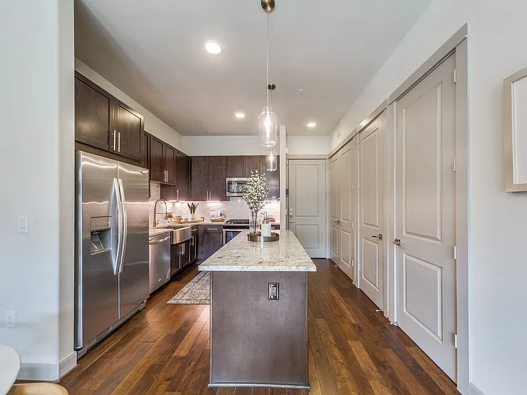 Alexan 5151 — Photo 26