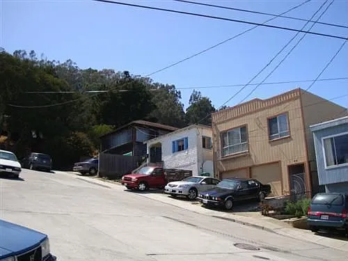 42 Gilroy St photo 1