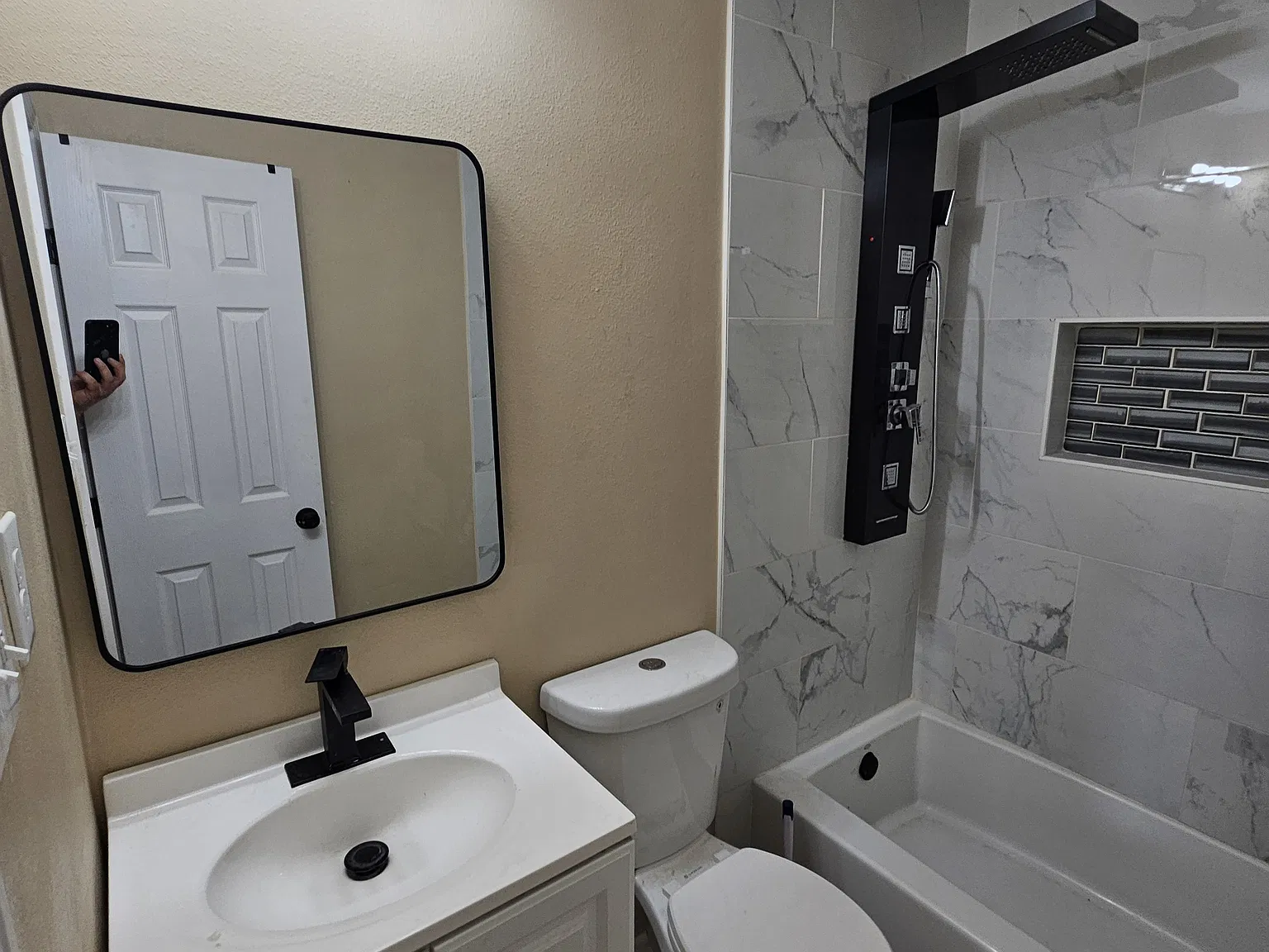 3 bed, 1020 sqft, $1,700 — Photo 2