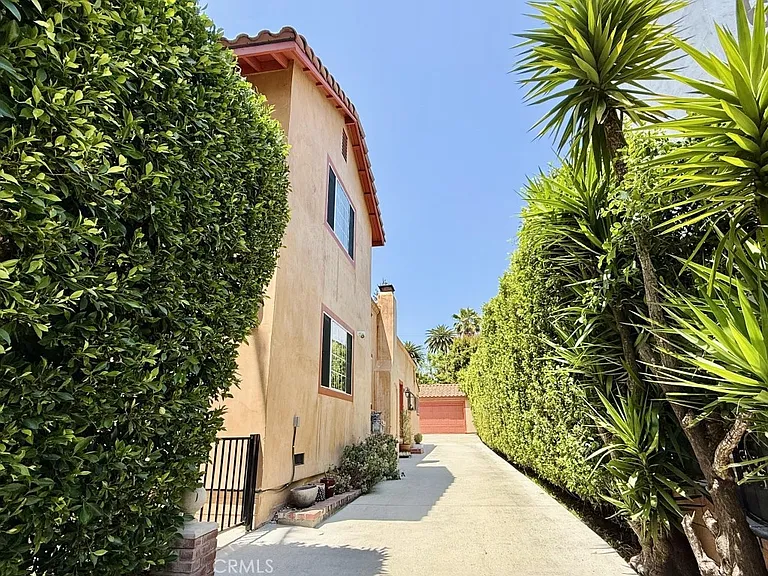 7621 Norton Ave — Photo 1
