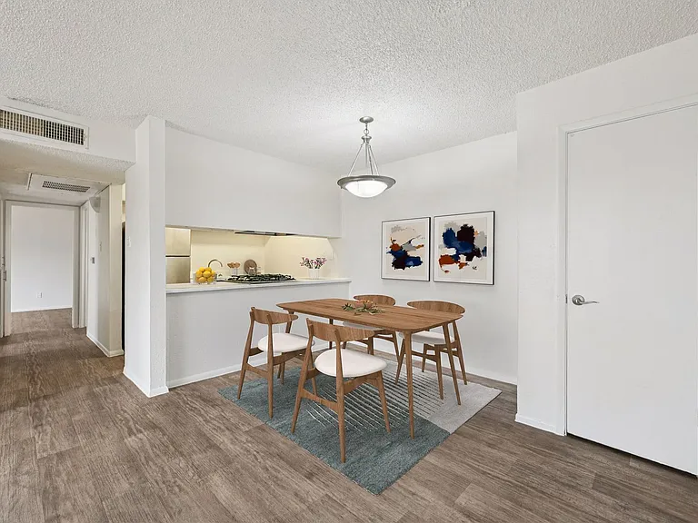 Twenty One 41 — Photo 49