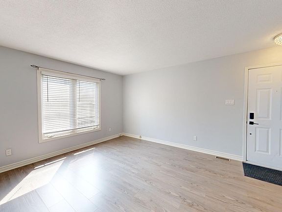4th image of 107 Conway Dr #201