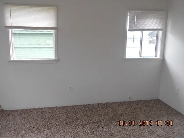 313 N E St — Photo 9