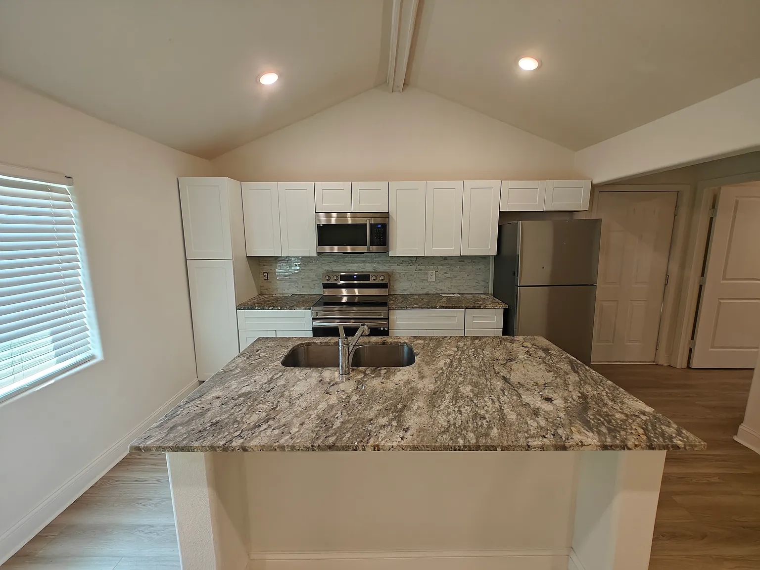 3 bed, 1.5 bath, 980 sqft, $1,395 — Photo 4