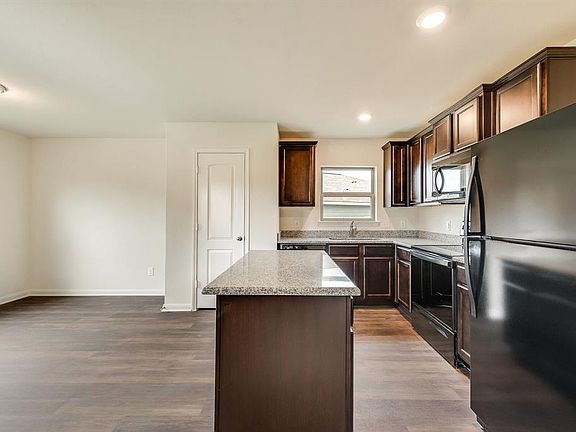 3rd image of 14120 Greenhaw Ln