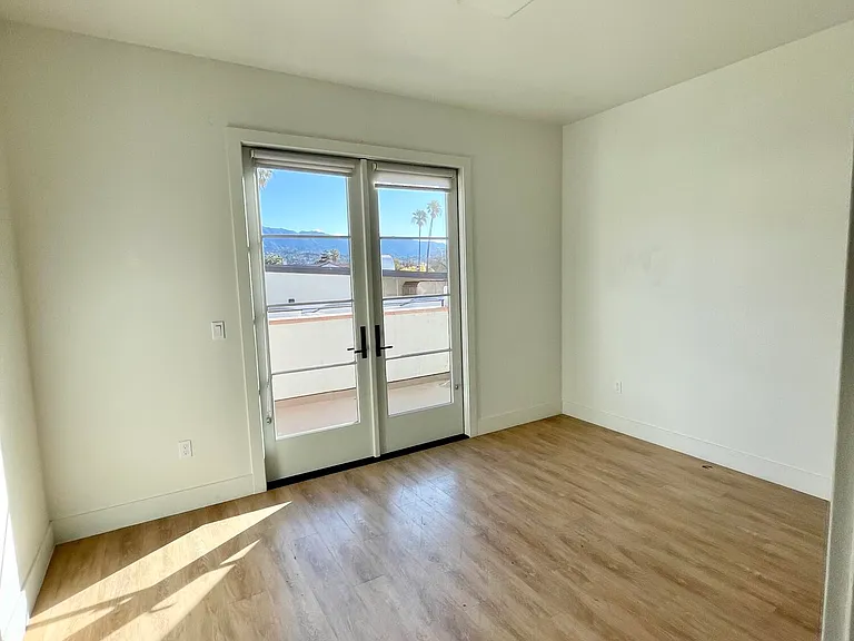 112 E Ortega St #204 — Photo 6