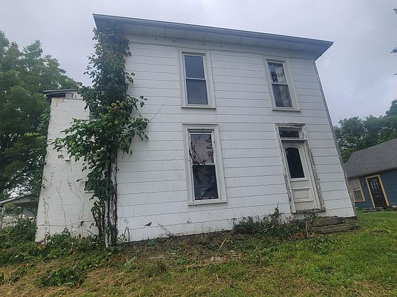 3rd image of 120 N East St