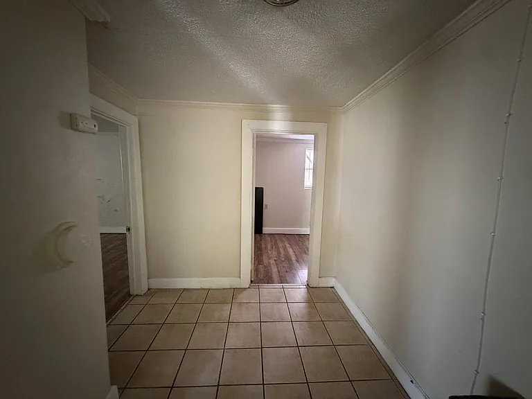 325 Chambers St #C — Photo 7