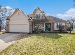 2441 Fenton Creek Ln, Fenton, MI 48430