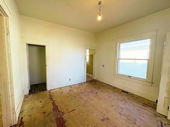 3rd image of 811 S D St