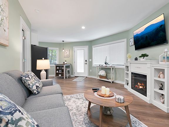 4th image of 8 Palatka St #4