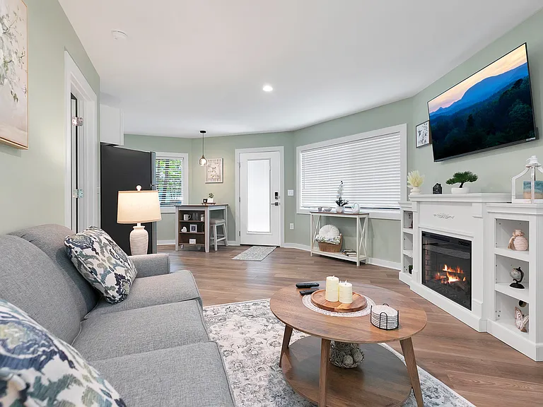 8 Palatka St #4 — Photo 4