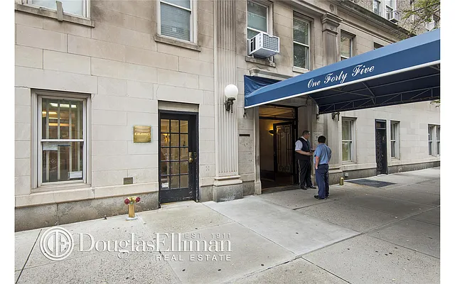 Sold by Douglas Elliman | media 24