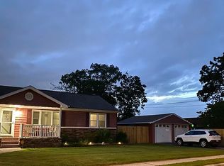 84 Parliament Pl, North Babylon, NY 11703