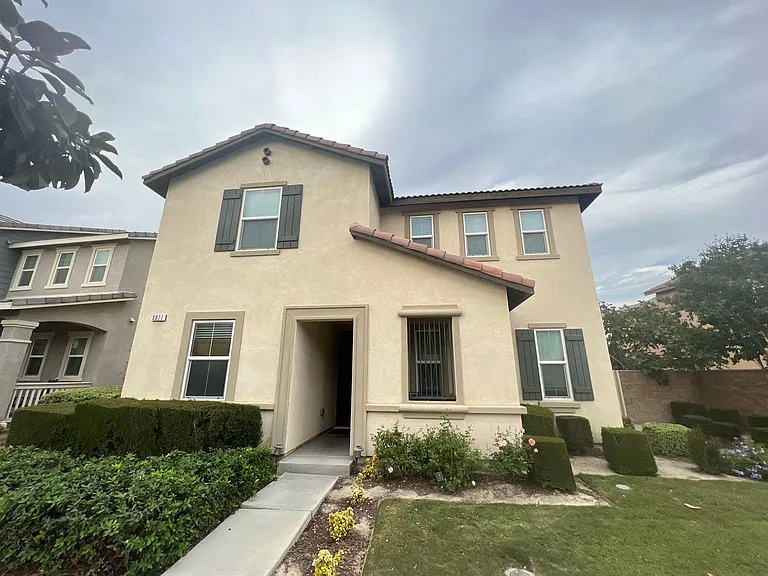 5071 S Centennial Cir — Photo 2