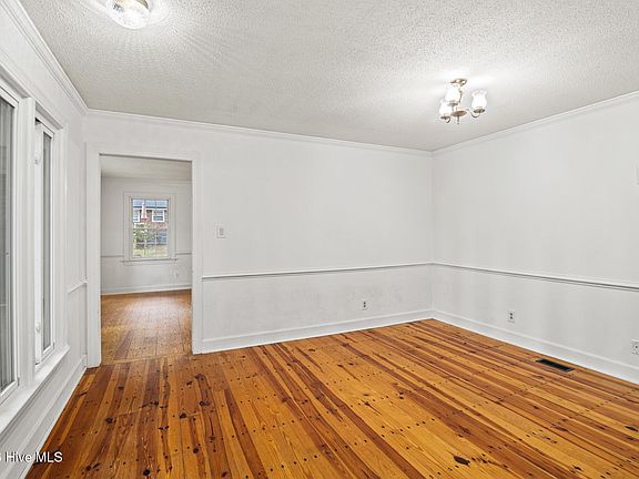 3rd image of 1116 Green Tee Lane