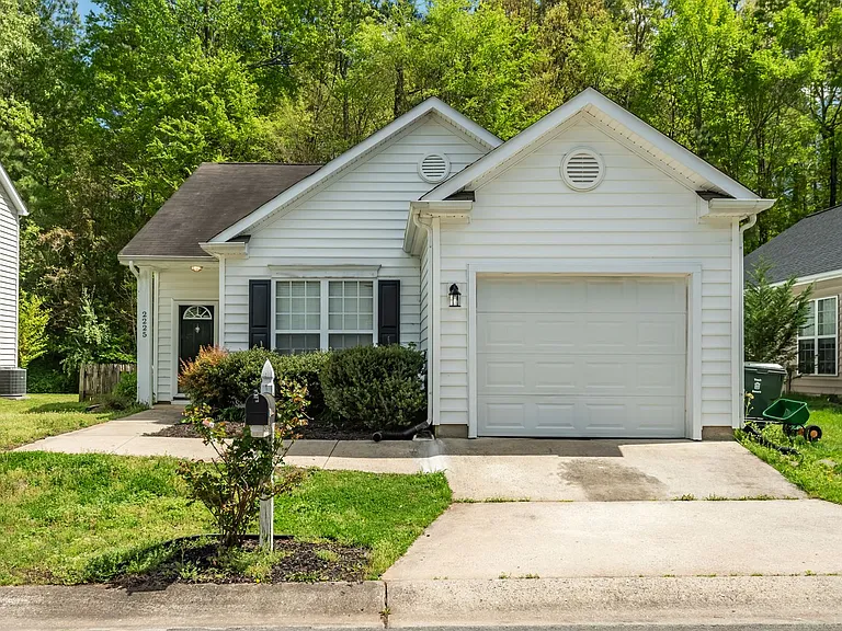 2225 Gablefield Ln — Photo 1