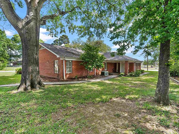 4th image of 1007 Forrest Ln