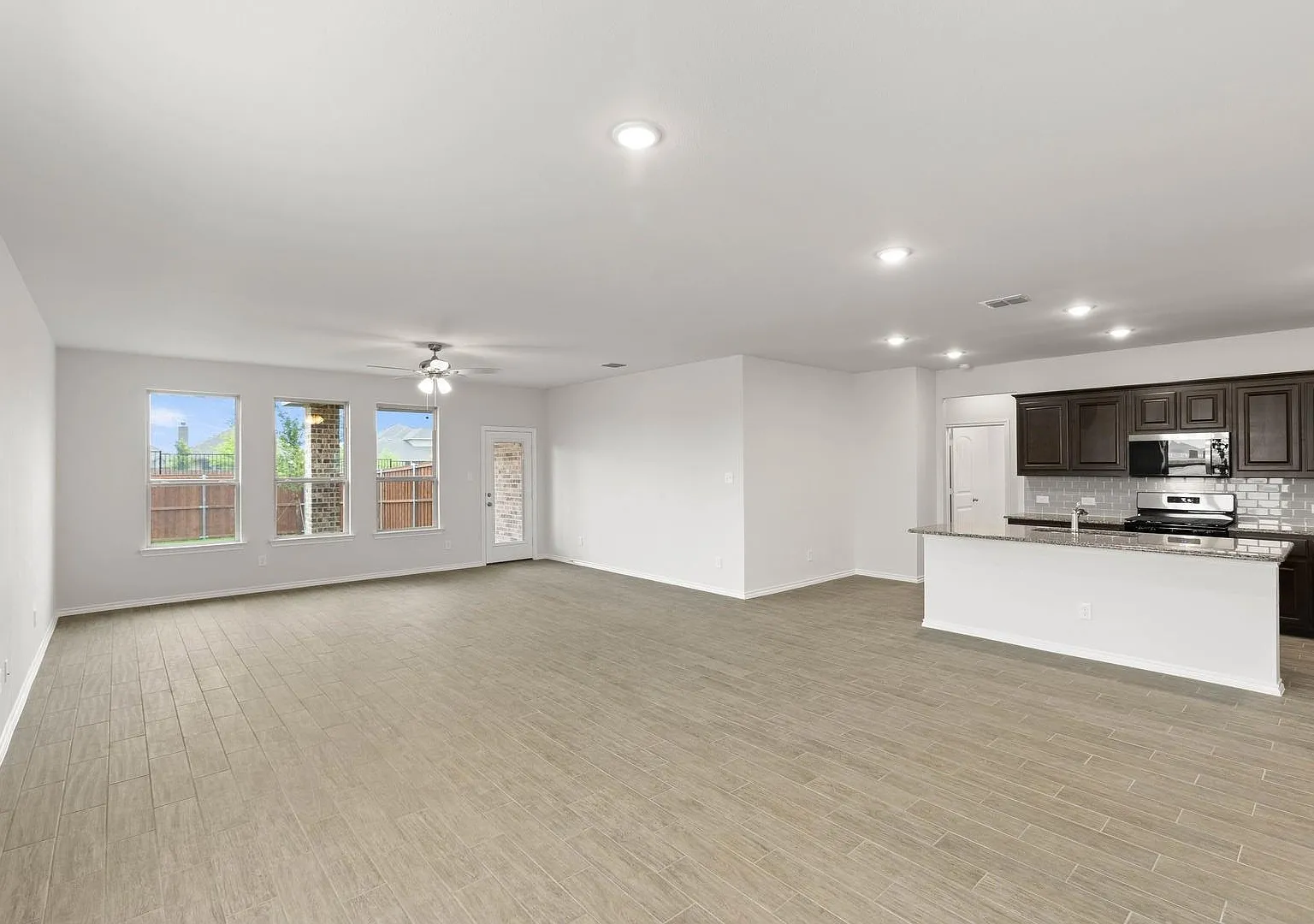3 bed, 2817 sqft, $3,200 — Photo 4