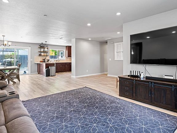5th image of 721 Lindsay Avenue