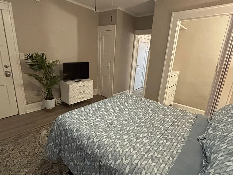 Desirable Euclid Neighborhood Apartment Building (Studio Apartments) & 2 Bedroom Single House - S... — Photo 6